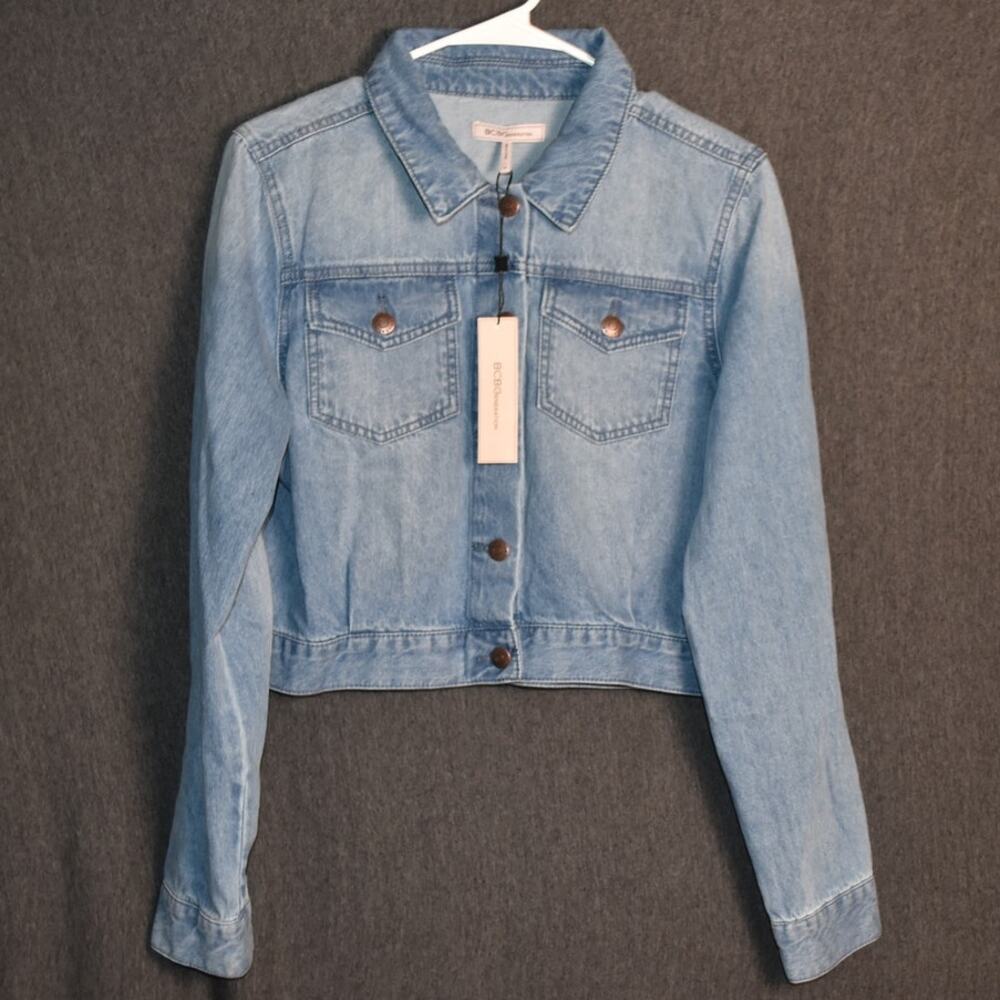 NEW BCBGeneration Women's Medium Medium Wash Cropped Denim Jacket Button Up NWT - Picture 1 of 10